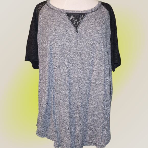 torrid Tops - Torrid Short Sleeve Shirt Size 3